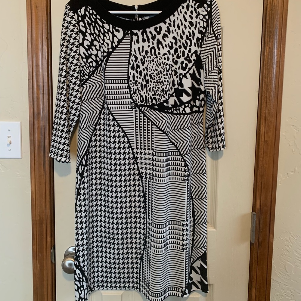 Gabby Skye 3/4 sleeve dress